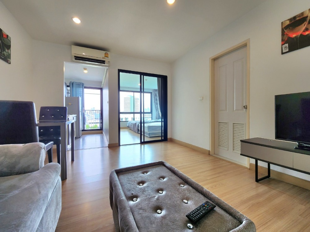 For RentCondoBangna, Bearing, Lasalle : Status as shown in the cover photo** Room available, 42 sq m., largest!!** For rent, The Niche Mono Bangna **Bed + mattress 10 feet, I repeat 10 feet!! (2 beds together) Price negotiable**