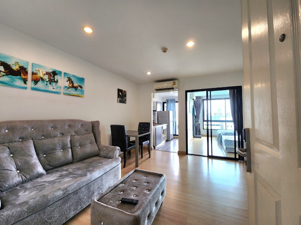 For RentCondoBangna, Bearing, Lasalle : Status as shown in the cover photo** Room available, 42 sq m., largest!!** For rent, The Niche Mono Bangna **Bed + mattress 10 feet, I repeat 10 feet!! (2 beds together) Price negotiable**