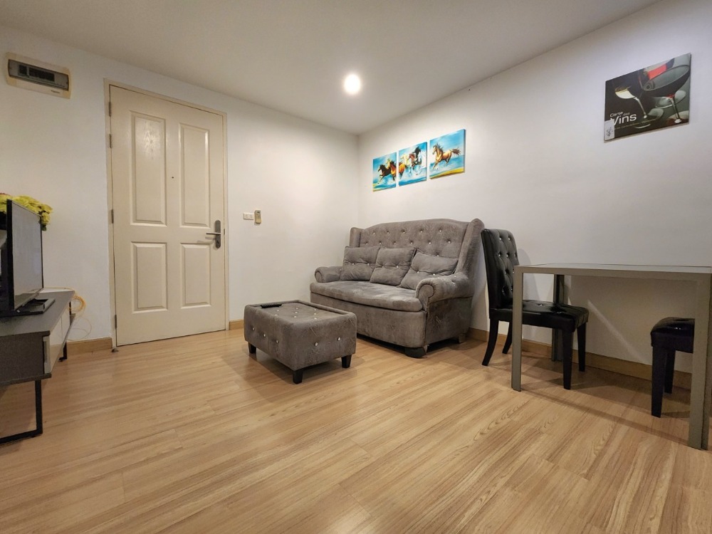 For RentCondoBangna, Bearing, Lasalle : Status as shown in the cover photo** Room available, 42 sq m., largest!!** For rent, The Niche Mono Bangna **Bed + mattress 10 feet, I repeat 10 feet!! (2 beds together) Price negotiable**