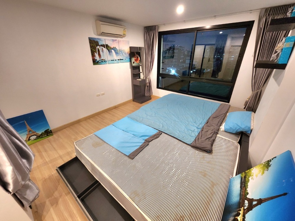 For RentCondoBangna, Bearing, Lasalle : Status as shown in the cover photo** Room available, 42 sq m., largest!!** For rent, The Niche Mono Bangna **Bed + mattress 10 feet, I repeat 10 feet!! (2 beds together) Price negotiable**