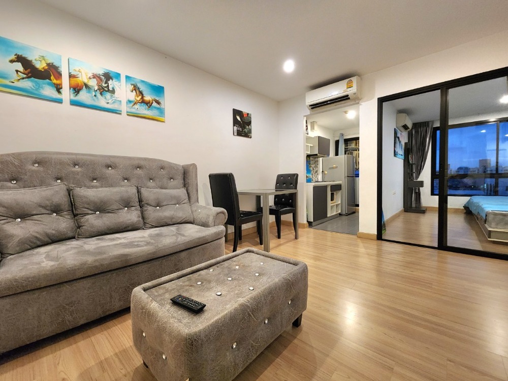 For RentCondoBangna, Bearing, Lasalle : Status as shown in the cover photo** Room available, 42 sq m., largest!!** For rent, The Niche Mono Bangna **Bed + mattress 10 feet, I repeat 10 feet!! (2 beds together) Price negotiable**