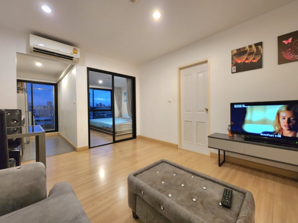 For RentCondoBangna, Bearing, Lasalle : Status as shown in the cover photo** Room available, 42 sq m., largest!!** For rent, The Niche Mono Bangna **Bed + mattress 10 feet, I repeat 10 feet!! (2 beds together) Price negotiable**