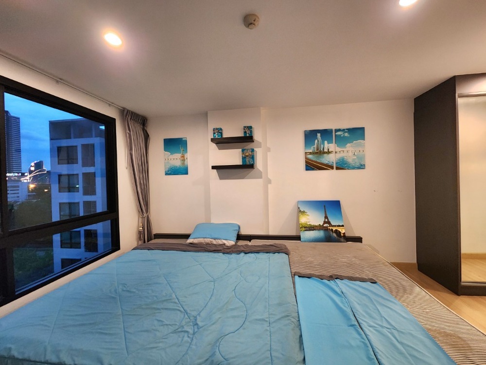 For RentCondoBangna, Bearing, Lasalle : Status as shown in the cover photo** Room available, 42 sq m., largest!!** For rent, The Niche Mono Bangna **Bed + mattress 10 feet, I repeat 10 feet!! (2 beds together) Price negotiable**
