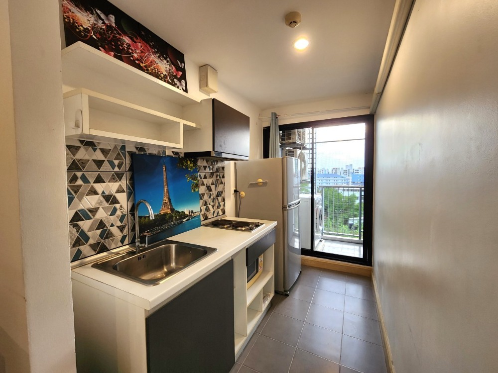 For RentCondoBangna, Bearing, Lasalle : Status as shown in the cover photo** Room available, 42 sq m., largest!!** For rent, The Niche Mono Bangna **Bed + mattress 10 feet, I repeat 10 feet!! (2 beds together) Price negotiable**