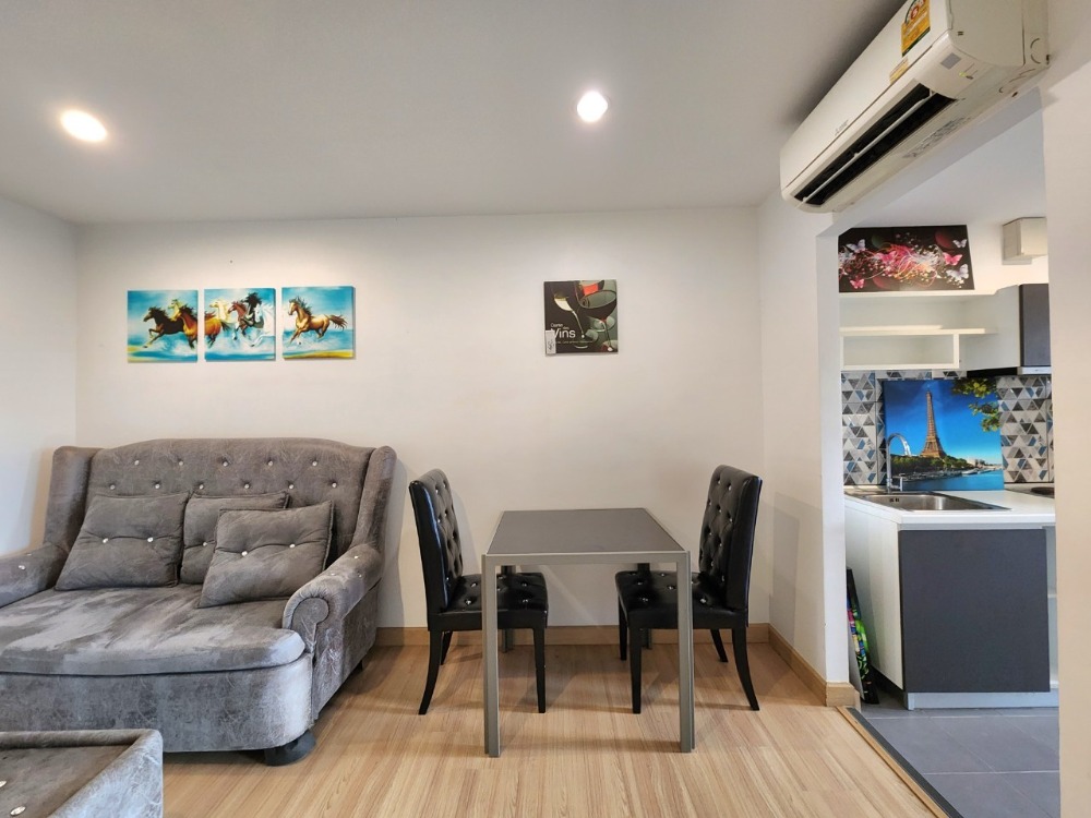 For RentCondoBangna, Bearing, Lasalle : Status as shown in the cover photo** Room available, 42 sq m., largest!!** For rent, The Niche Mono Bangna **Bed + mattress 10 feet, I repeat 10 feet!! (2 beds together) Price negotiable**