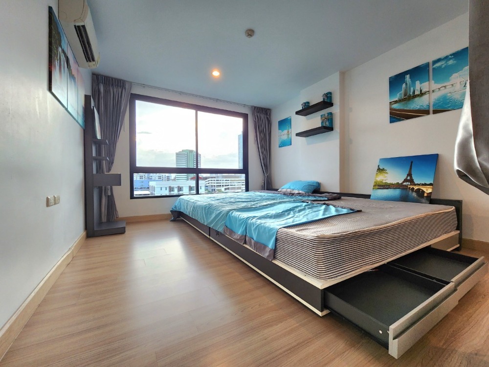 For RentCondoBangna, Bearing, Lasalle : Status as shown in the cover photo** Room available, 42 sq m., largest!!** For rent, The Niche Mono Bangna **Bed + mattress 10 feet, I repeat 10 feet!! (2 beds together) Price negotiable**