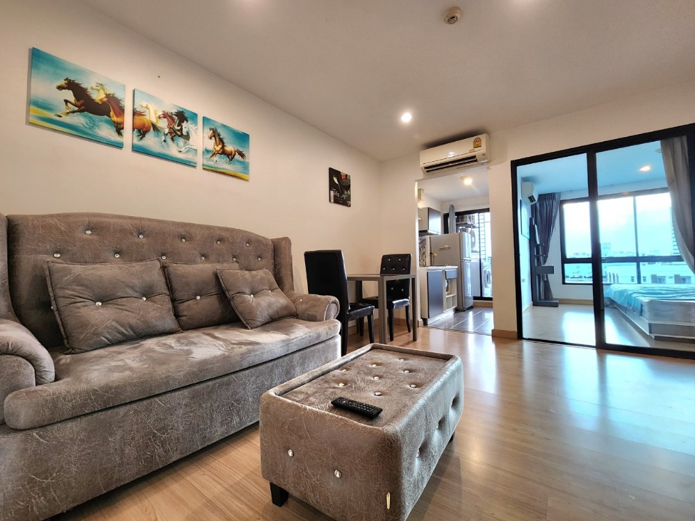 For RentCondoBangna, Bearing, Lasalle : Status as shown in the cover photo** Room available, 42 sq m., largest!!** For rent, The Niche Mono Bangna **Bed + mattress 10 feet, I repeat 10 feet!! (2 beds together) Price negotiable**