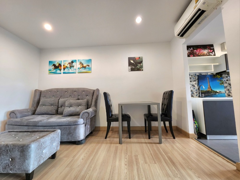 For RentCondoBangna, Bearing, Lasalle : Status as shown in the cover photo** Room available, 42 sq m., largest!!** For rent, The Niche Mono Bangna **Bed + mattress 10 feet, I repeat 10 feet!! (2 beds together) Price negotiable**