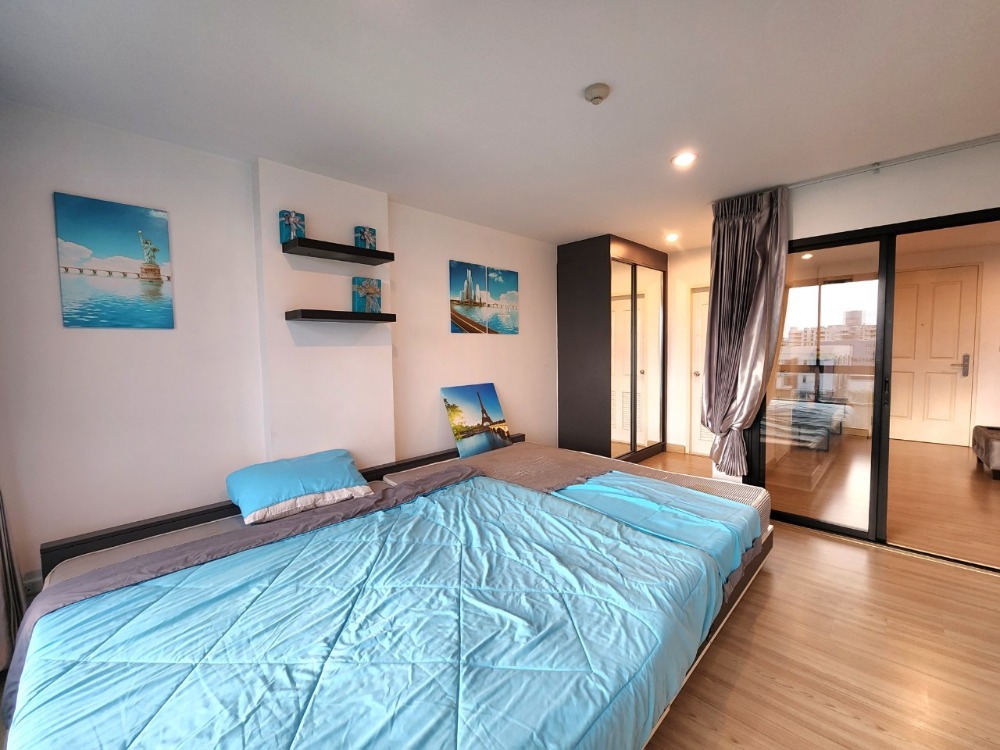 For RentCondoBangna, Bearing, Lasalle : Status as shown in the cover photo** Room available, 42 sq m., largest!!** For rent, The Niche Mono Bangna **Bed + mattress 10 feet, I repeat 10 feet!! (2 beds together) Price negotiable**