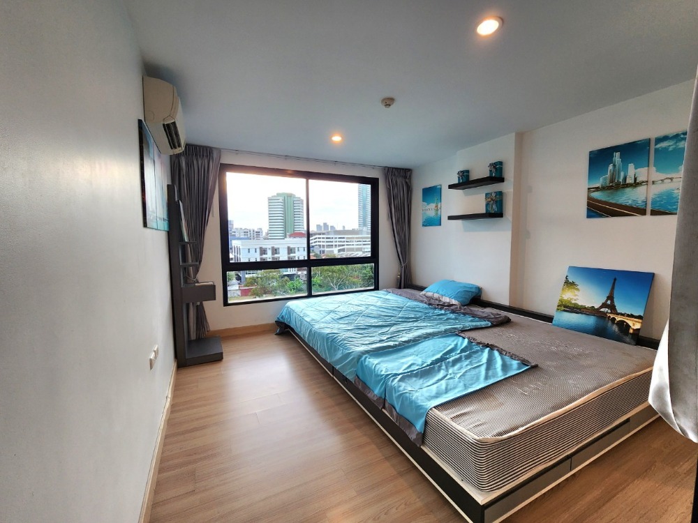 For RentCondoBangna, Bearing, Lasalle : Status as shown in the cover photo** Room available, 42 sq m., largest!!** For rent, The Niche Mono Bangna **Bed + mattress 10 feet, I repeat 10 feet!! (2 beds together) Price negotiable**