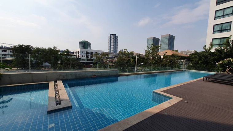 For RentCondoBangna, Bearing, Lasalle : Status as shown in the cover photo** Room available, 42 sq m., largest!!** For rent, The Niche Mono Bangna **Bed + mattress 10 feet, I repeat 10 feet!! (2 beds together) Price negotiable**