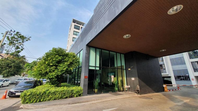 For RentCondoBangna, Bearing, Lasalle : Status as shown in the cover photo** Room available, 42 sq m., largest!!** For rent, The Niche Mono Bangna **Bed + mattress 10 feet, I repeat 10 feet!! (2 beds together) Price negotiable**