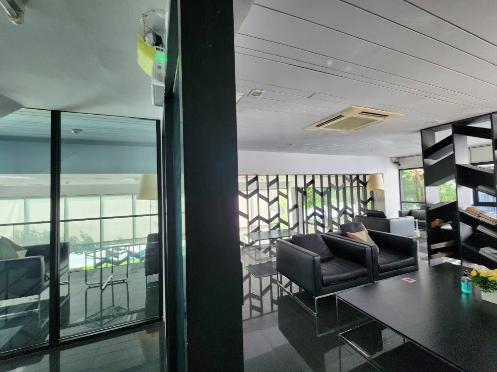 For RentCondoBangna, Bearing, Lasalle : Status as shown in the cover photo** Room available, 42 sq m., largest!!** For rent, The Niche Mono Bangna **Bed + mattress 10 feet, I repeat 10 feet!! (2 beds together) Price negotiable**