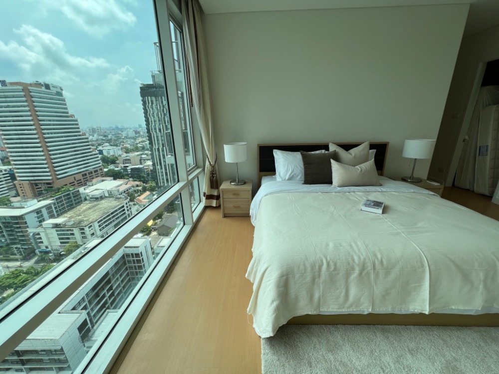 ให้เช่าคอนโดสุขุมวิท อโศก ทองหล่อ : For Rent  Fullerton Sukhumvit Condominium  Near BTS Ekkamai-Thonglor