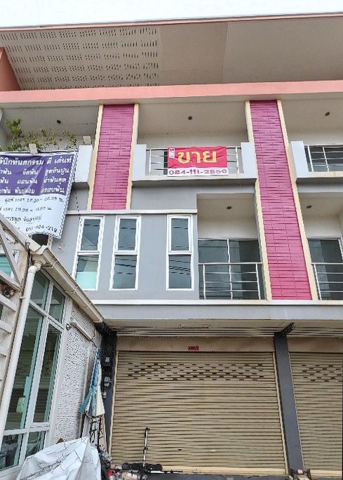For SaleShop HouseChiang Rai : Commercial building for sale, Ban Du, near Chiang Rai Rajabhat University, good location on Phahon Yothin Road