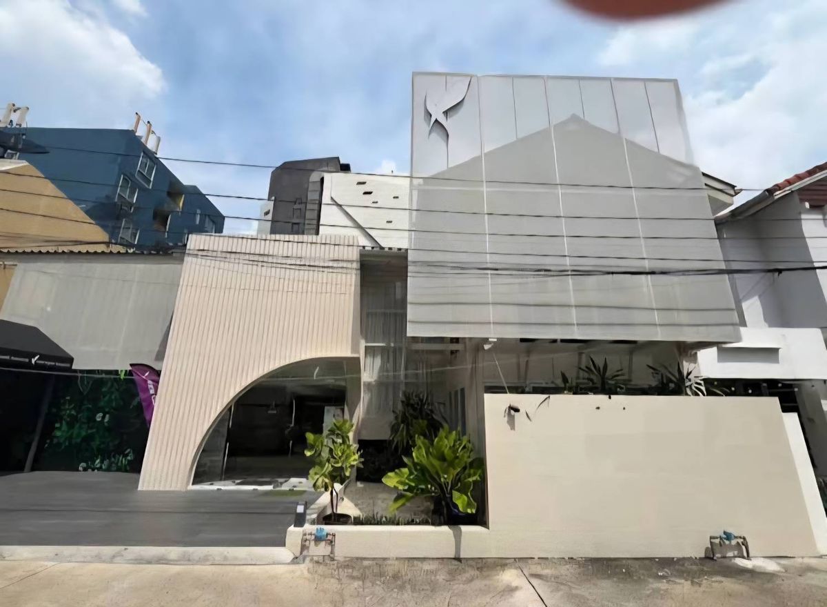 ให้เช่าโฮมออฟฟิศสยาม จุฬา สามย่าน : บ้านเดี่ยว / โฮมออฟฟิศ ให้เช่า – เหมาะประกอบกิจการ ใจกลางเมือง ซอยเกษมสันต์ 1 ตรงข้าม MBK / BTS สนามกีฬาแห่งชาติ