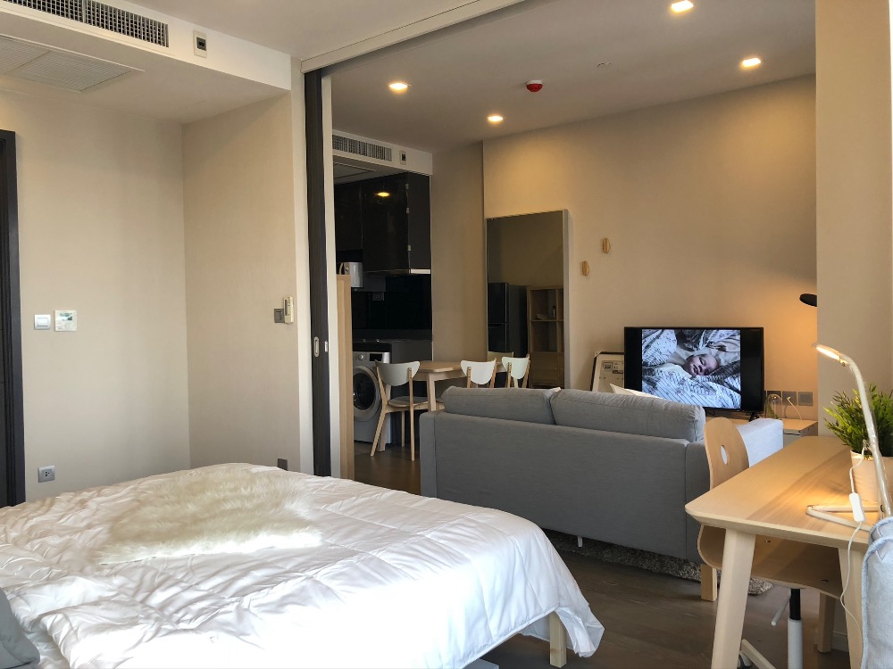For RentCondoSukhumvit, Asoke, Thonglor : (owner) for rent Ashton Asoke 1bed, curved glass, 35 sq m., 18th floor, room 12, east-west direction, fully furnished, complete with electric appliances, accepting agents
