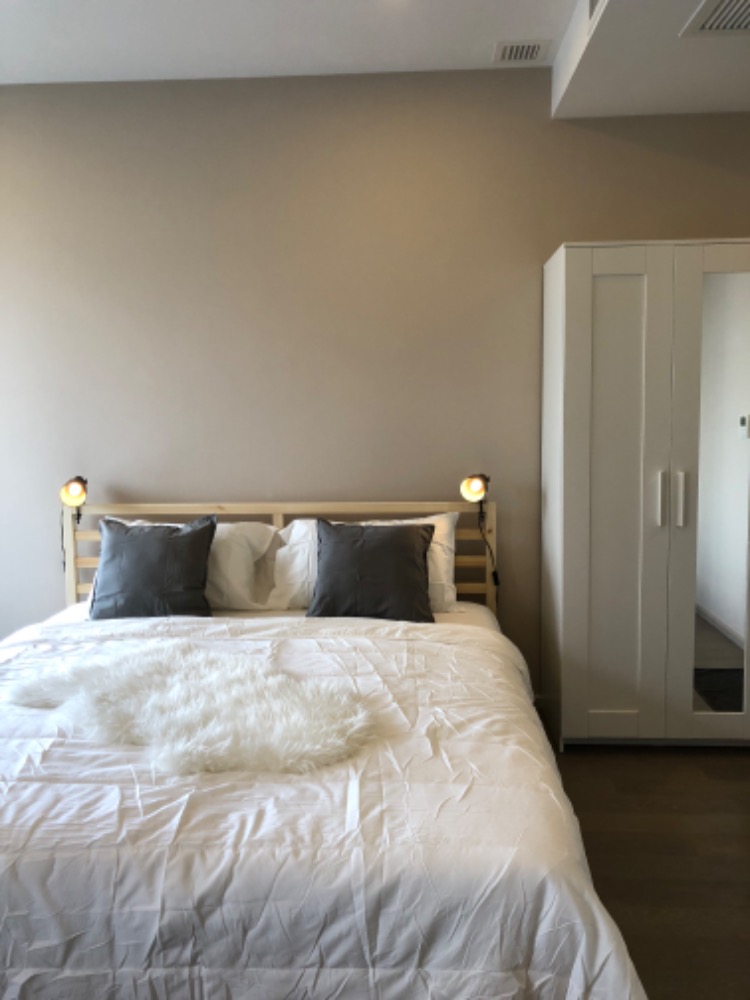 For RentCondoSukhumvit, Asoke, Thonglor : (owner) for rent Ashton Asoke 1bed, curved glass, 35 sq m., 18th floor, room 12, east-west direction, fully furnished, complete with electric appliances, accepting agents