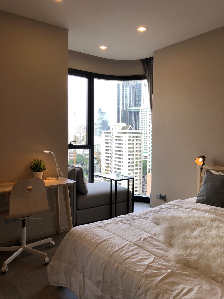 For RentCondoSukhumvit, Asoke, Thonglor : (owner) for rent Ashton Asoke 1bed, curved glass, 35 sq m., 18th floor, room 12, east-west direction, fully furnished, complete with electric appliances, accepting agents
