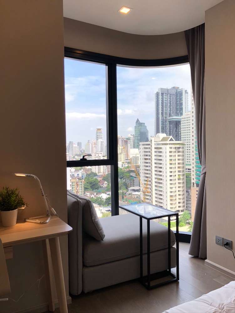 For RentCondoSukhumvit, Asoke, Thonglor : (owner) for rent Ashton Asoke 1bed, curved glass, 35 sq m., 18th floor, room 12, east-west direction, fully furnished, complete with electric appliances, accepting agents