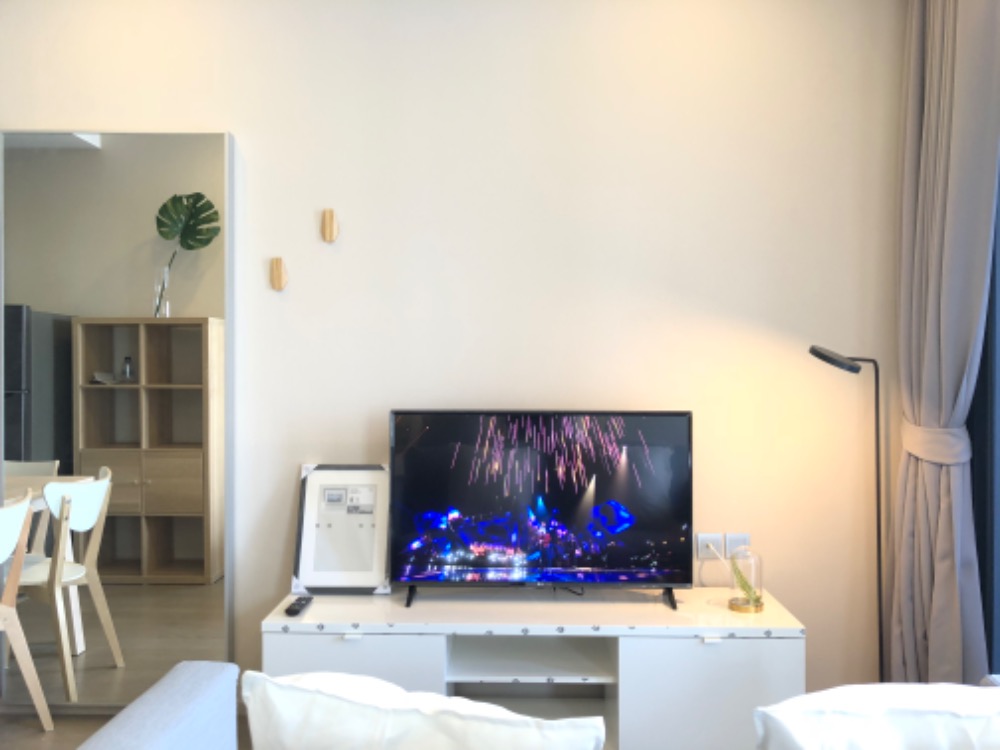 For RentCondoSukhumvit, Asoke, Thonglor : (owner) for rent Ashton Asoke 1bed, curved glass, 35 sq m., 18th floor, room 12, east-west direction, fully furnished, complete with electric appliances, accepting agents