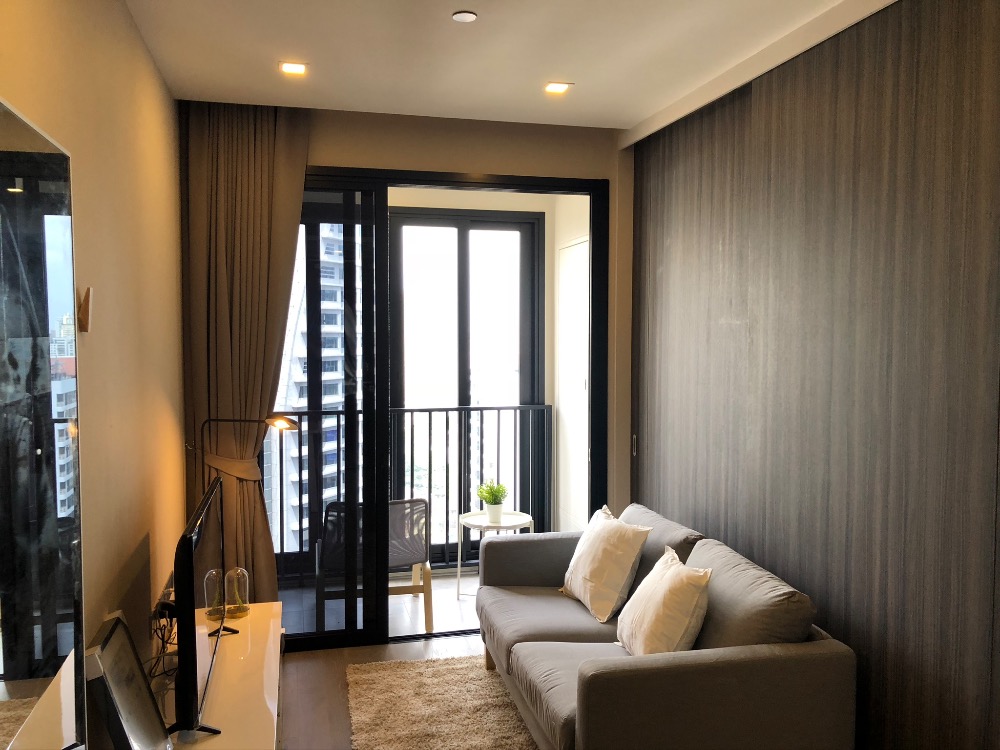 For RentCondoSukhumvit, Asoke, Thonglor : (owner) for rent Ashton Asoke 1bed, curved glass, 35 sq m., 18th floor, room 12, east-west direction, fully furnished, complete with electric appliances, accepting agents