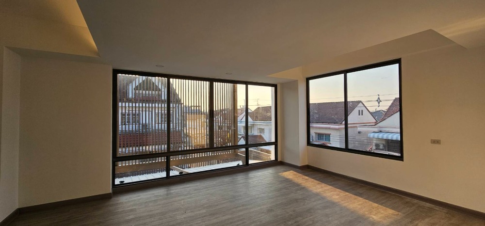 For SaleHome OfficeChokchai 4, Ladprao 71, Ladprao 48, : Home Office for Sale 3+1 floors, 4 bedrooms, 48.2 sq m Ladprao