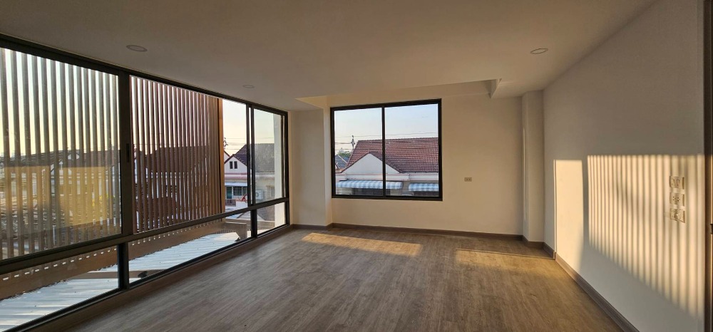 For SaleHome OfficeChokchai 4, Ladprao 71, Ladprao 48, : Home Office for Sale 3+1 floors, 4 bedrooms, 48.2 sq m Ladprao