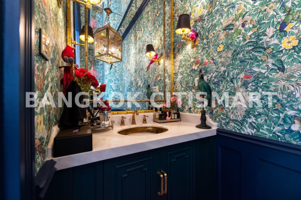 ขายคอนโดสุขุมวิท อโศก ทองหล่อ : 🔥ขายพร้อมเฟอร์ Marque Sukhumvit ราคา 111.58MB 185sq.m. 42fl. โทร 0959415999 (ณัฐ)