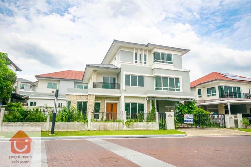 ขายบ้านพัฒนาการ ศรีนครินทร์ : ขายบ้านหรู แกรนด์ บางกอก บูเลอวาร์ด พระราม 9-ศรีนครินทร์  คฤหาสน์หรู 3 ชั้น แบบ 5 ห้องนอน ขนาด 101.3 ตร.วา ทำเลถนนกรุงเทพกรีฑา