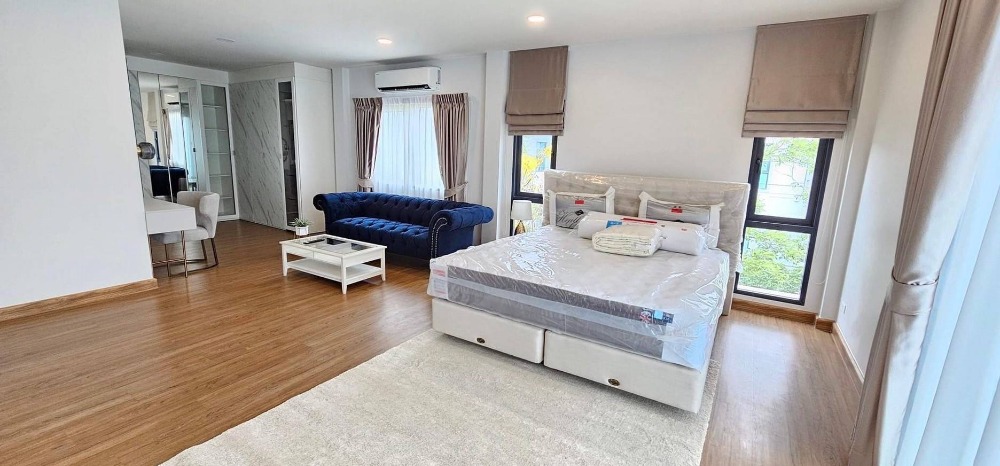 For RentHouseBangna, Bearing, Lasalle : For rent Centro Bangna Km.7 near Mega Bangna