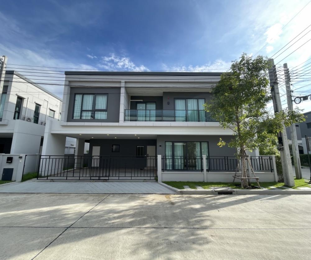 For RentHouseBangna, Bearing, Lasalle : Single house for rent, Centro Bangna, new house, corner plot, 4 bedrooms, near Mega Bangna.