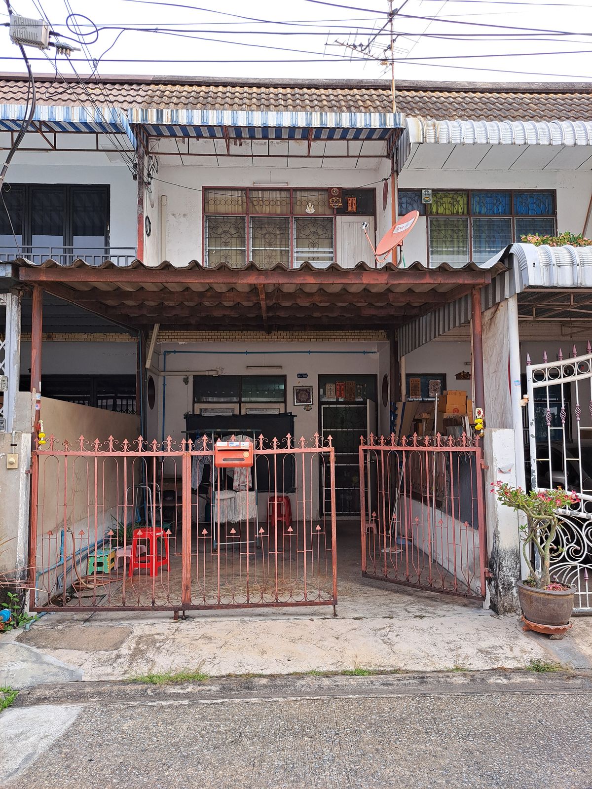 ขายทาวน์โฮมโชคชัย4 ลาดพร้าว71 : ขายทาวน์เฮาส์ 2 ชั้น ลาดพร้าว โชคชัย 4 ทำเลดี ใกล้รถไฟฟ้าสายสีเหลือง สถานีโชคชัย 4