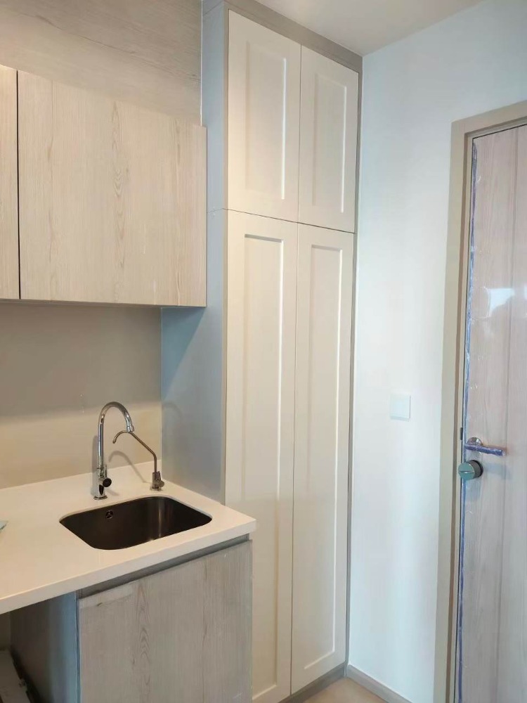 For SaleCondoWitthayu, Chidlom, Langsuan, Ploenchit : (Sale owner) Selling a beautiful room on Wireless Road, near BTS (only 600 m.) Condo LIFE ONE WIRELESS 24 sq m, 35th floor, Central Embassy viewully ready to move in, call 0954935293, contact 24 hours a day, no brokers