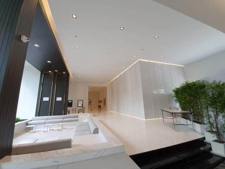 For SaleCondoWitthayu, Chidlom, Langsuan, Ploenchit : (Sale owner) Selling a beautiful room on Wireless Road, near BTS (only 600 m.) Condo LIFE ONE WIRELESS 24 sq m, 35th floor, Central Embassy viewully ready to move in, call 0954935293, contact 24 hours a day, no brokers