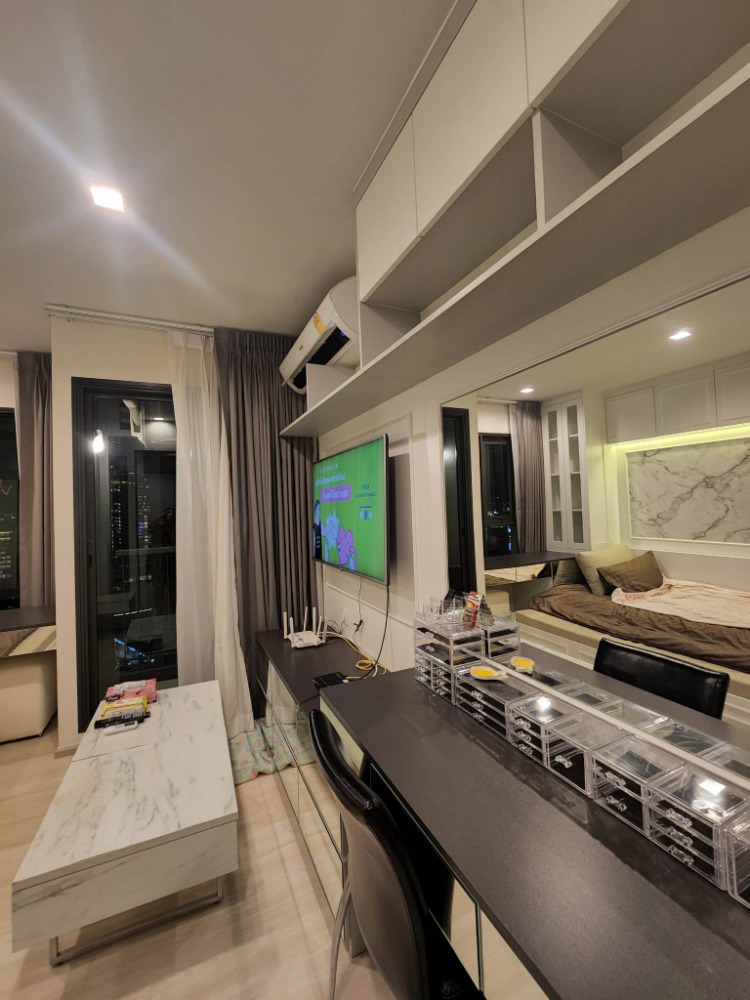 For SaleCondoWitthayu, Chidlom, Langsuan, Ploenchit : (Sale owner) Selling a beautiful room on Wireless Road, near BTS (only 600 m.) Condo LIFE ONE WIRELESS 24 sq m, 35th floor, Central Embassy viewully ready to move in, call 0954935293, contact 24 hours a day, no brokers