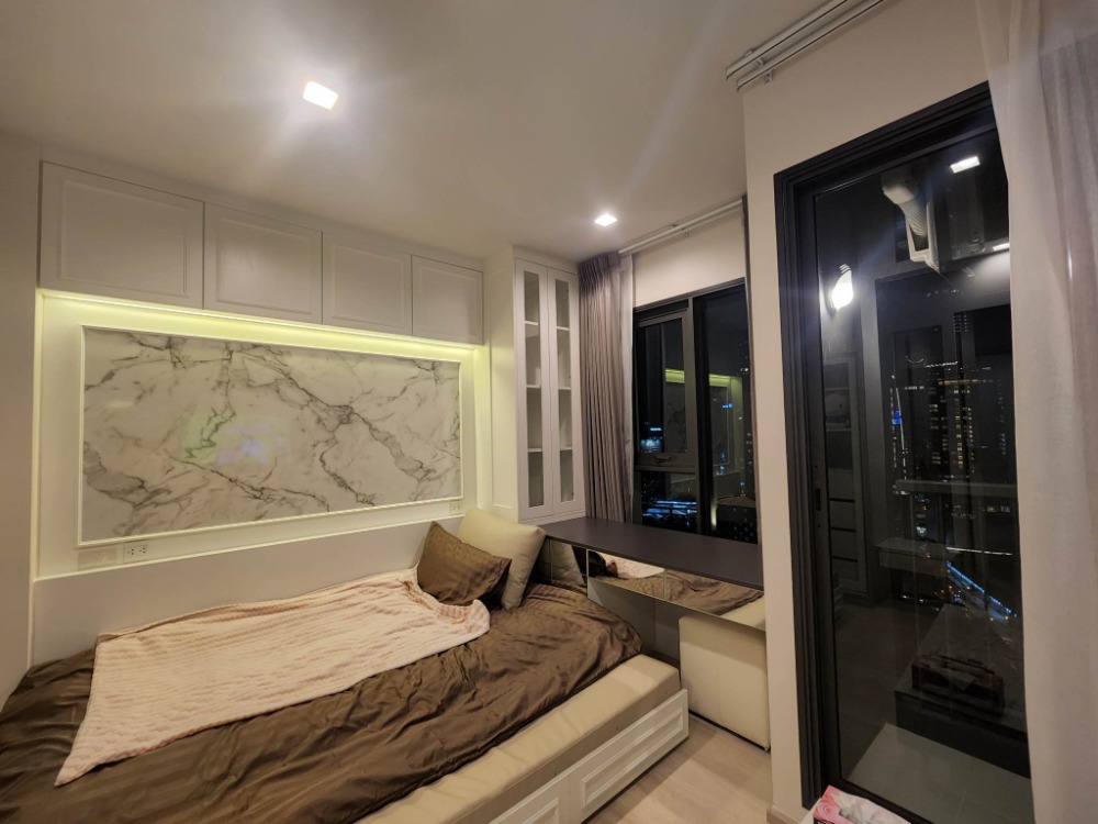 For SaleCondoWitthayu, Chidlom, Langsuan, Ploenchit : (Sale owner) Selling a beautiful room on Wireless Road, near BTS (only 600 m.) Condo LIFE ONE WIRELESS 24 sq m, 35th floor, Central Embassy viewully ready to move in, call 0954935293, contact 24 hours a day, no brokers