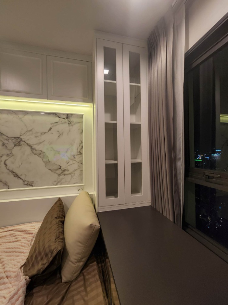 For SaleCondoWitthayu, Chidlom, Langsuan, Ploenchit : (Sale owner) Selling a beautiful room on Wireless Road, near BTS (only 600 m.) Condo LIFE ONE WIRELESS 24 sq m, 35th floor, Central Embassy viewully ready to move in, call 0954935293, contact 24 hours a day, no brokers