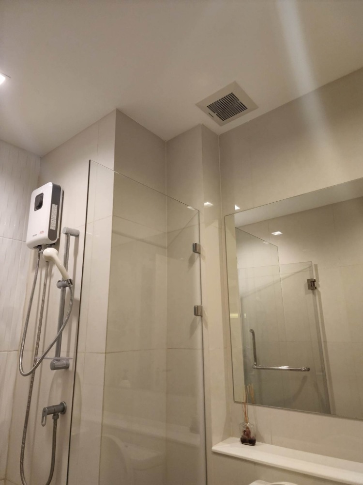 For SaleCondoWitthayu, Chidlom, Langsuan, Ploenchit : (Sale owner) Selling a beautiful room on Wireless Road, near BTS (only 600 m.) Condo LIFE ONE WIRELESS 24 sq m, 35th floor, Central Embassy viewully ready to move in, call 0954935293, contact 24 hours a day, no brokers