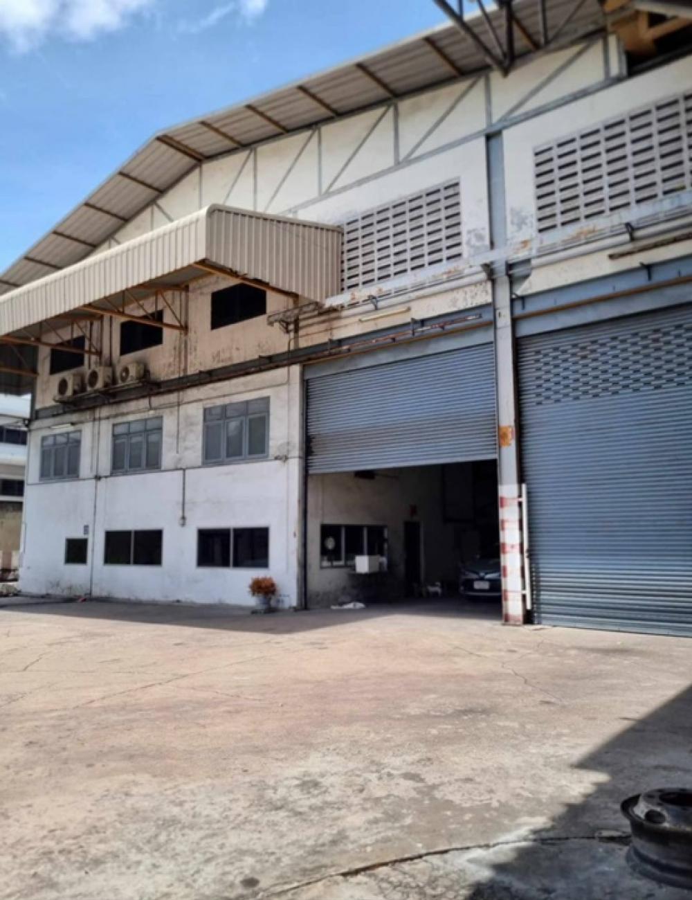 ให้เช่าโกดังสมุทรปราการ สำโรง : ให้เช่าโกดังหรือโรงงาน พร้อมสำนักงาน 4,000ตรม. โซน อุตสาหกรรม ผังสีม่วง ทำเล สำโรง สมุทรปราการ