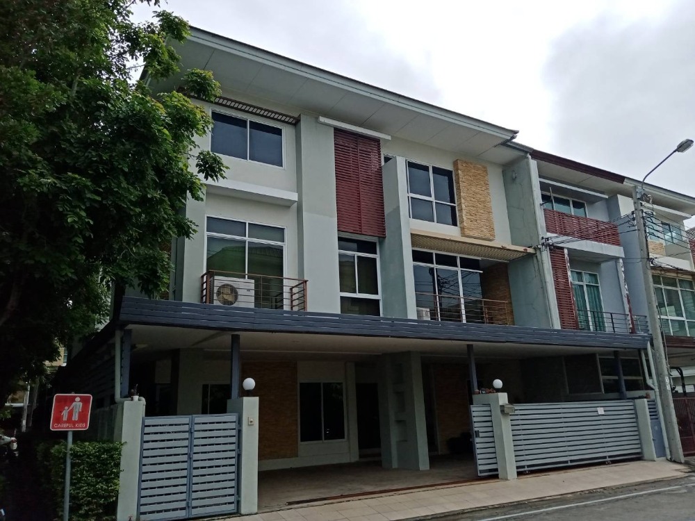 For SaleTownhomeSathorn, Narathiwat : Thanapat House Sathorn - Narathiwat / 7 bedrooms (for sale), Thanapat Haus Sathorn - Narathiwas / 7 Bedrooms (SALE) NUT750.