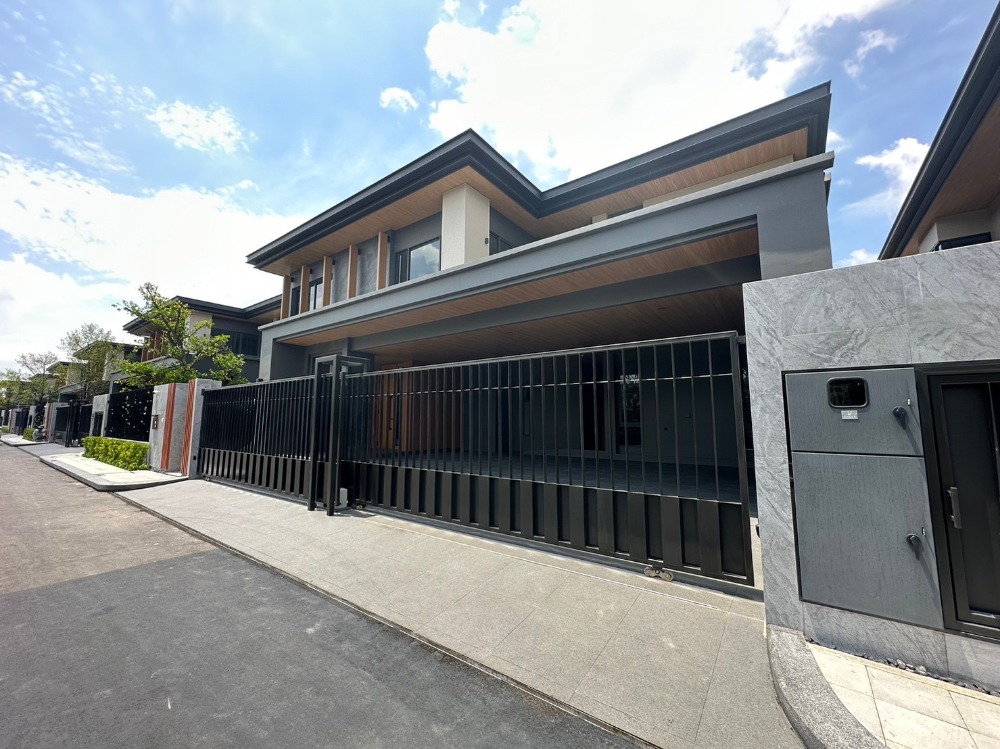 ให้เช่าบ้านพัฒนาการ ศรีนครินทร์ : Siraninn Residences - Super Luxury 5 Bedroom Single House / Prime Location Along Pattanakarn