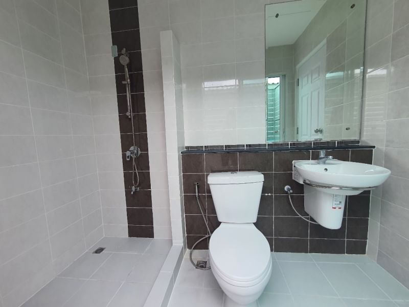 ขายทาวน์โฮมลาดกระบัง สุวรรณภูมิ : ขายด่วน ทาว์นโฮม เมทโทร พระราม9 ปรับปรุงใหม่ ถูกสุด