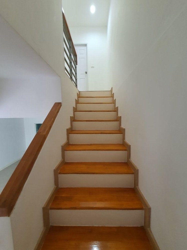 ขายทาวน์โฮมลาดกระบัง สุวรรณภูมิ : ขายด่วน ทาว์นโฮม เมทโทร พระราม9 ปรับปรุงใหม่ ถูกสุด