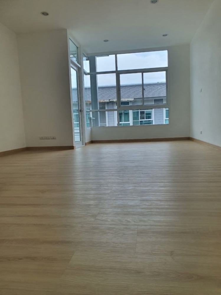 ขายทาวน์โฮมลาดกระบัง สุวรรณภูมิ : ขายด่วน ทาว์นโฮม เมทโทร พระราม9 ปรับปรุงใหม่ ถูกสุด