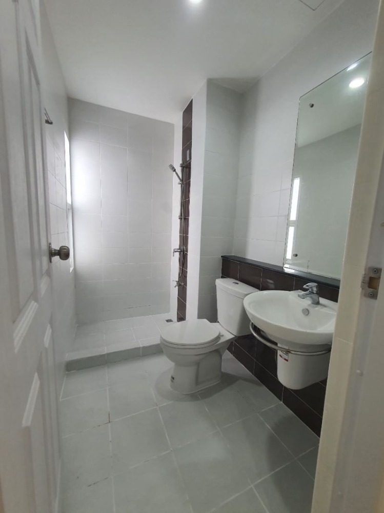 ขายทาวน์โฮมลาดกระบัง สุวรรณภูมิ : ขายด่วน ทาว์นโฮม เมทโทร พระราม9 ปรับปรุงใหม่ ถูกสุด