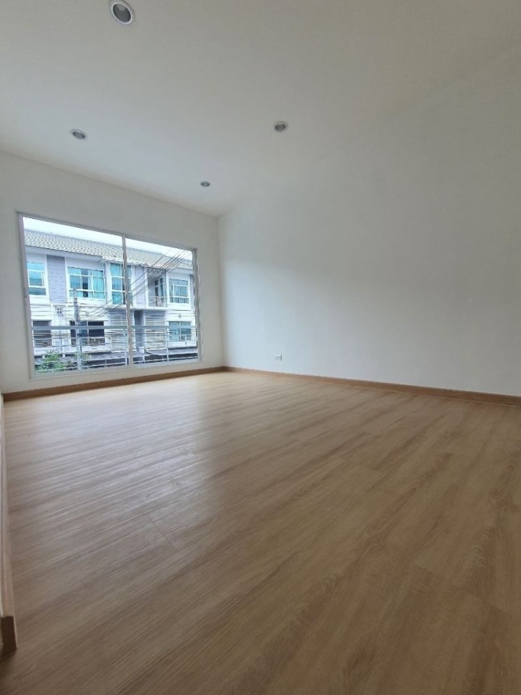 ขายทาวน์โฮมลาดกระบัง สุวรรณภูมิ : ขายด่วน ทาว์นโฮม เมทโทร พระราม9 ปรับปรุงใหม่ ถูกสุด