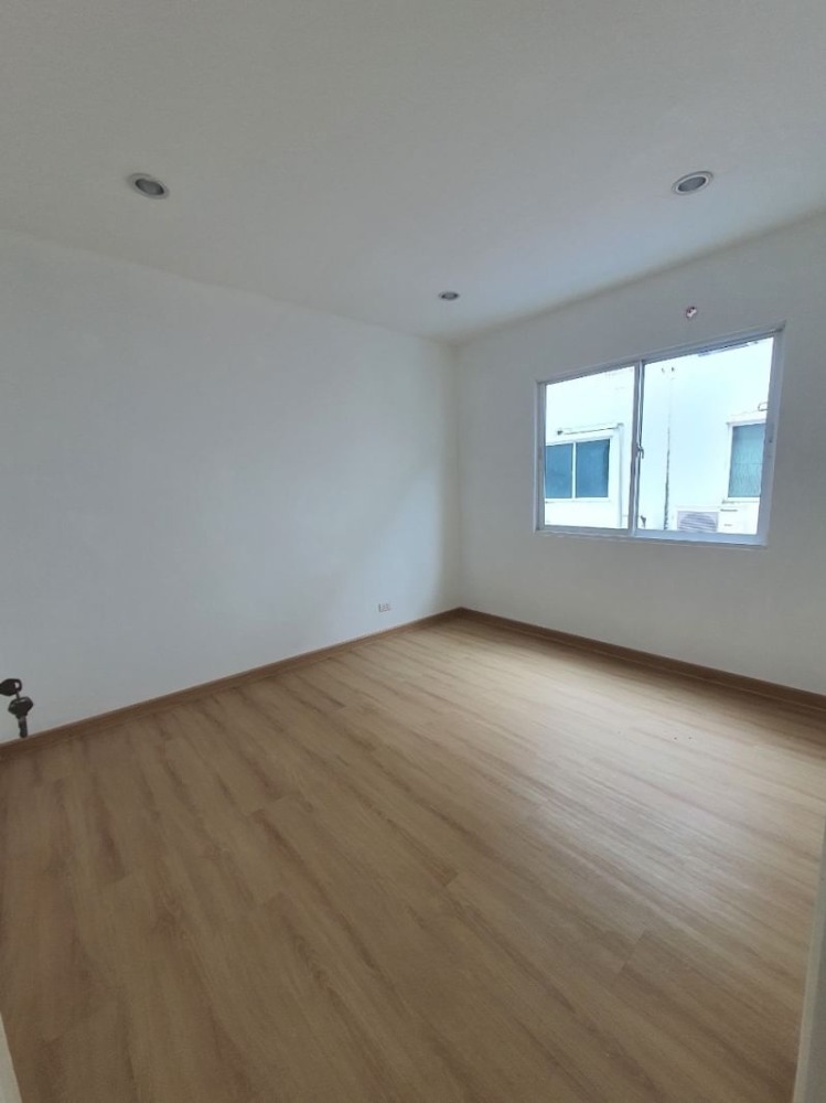 ขายทาวน์โฮมลาดกระบัง สุวรรณภูมิ : ขายด่วน ทาว์นโฮม เมทโทร พระราม9 ปรับปรุงใหม่ ถูกสุด