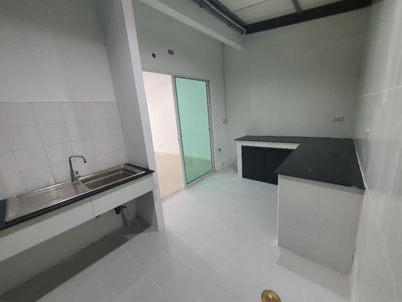 ขายทาวน์โฮมลาดกระบัง สุวรรณภูมิ : ขายด่วน ทาว์นโฮม เมทโทร พระราม9 ปรับปรุงใหม่ ถูกสุด