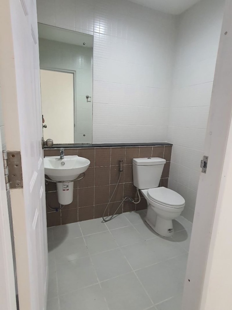 ขายทาวน์โฮมลาดกระบัง สุวรรณภูมิ : ขายด่วน ทาว์นโฮม เมทโทร พระราม9 ปรับปรุงใหม่ ถูกสุด